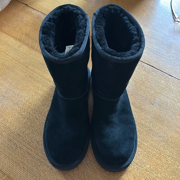Black Koolaburra lined boots by UGG - Picture 1 of 3